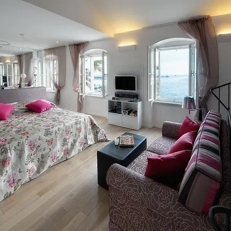 Riva Luxury Hotel